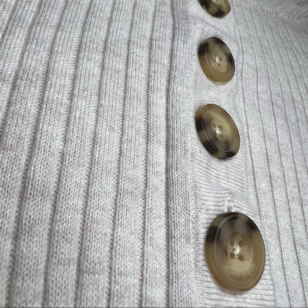 American Eagle Creme sweater - Picture 7 of 10